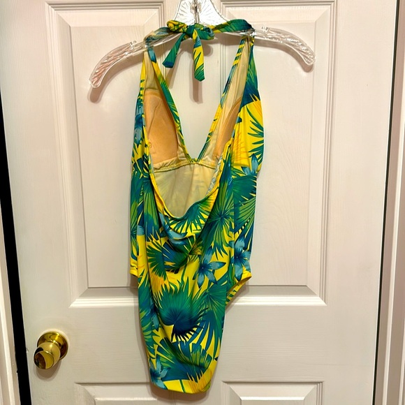 Shapemaker Women’s Swimsuit - Picture 2 of 2